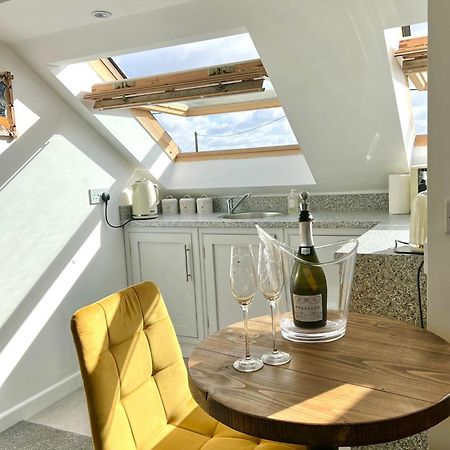 Seascape - Stylish Modern Apartment Barton on Sea Esterno foto