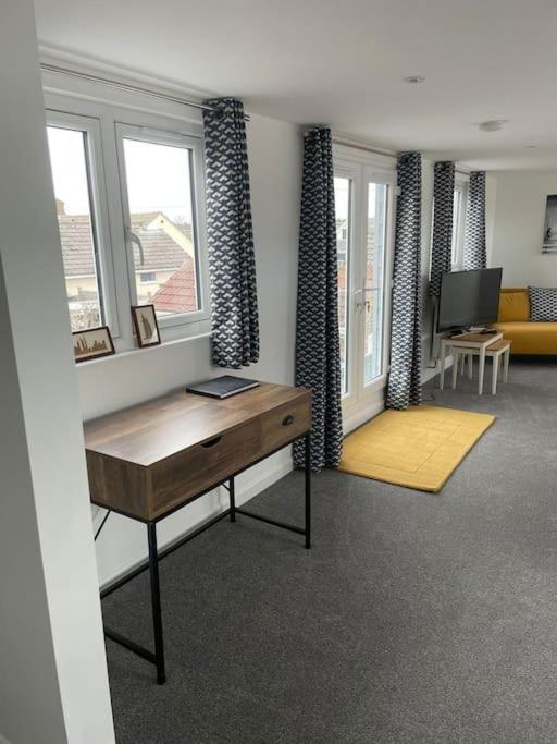 Seascape - Stylish Modern Apartment Barton on Sea Esterno foto