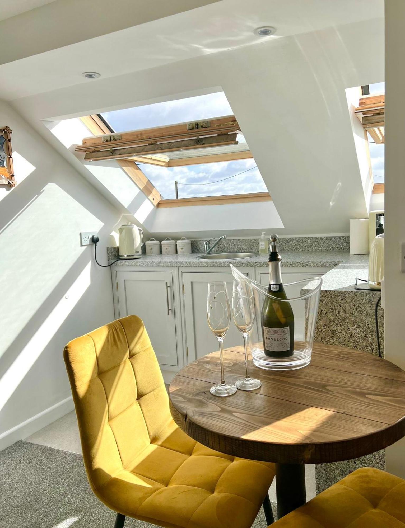 Seascape - Stylish Modern Apartment Barton on Sea Esterno foto