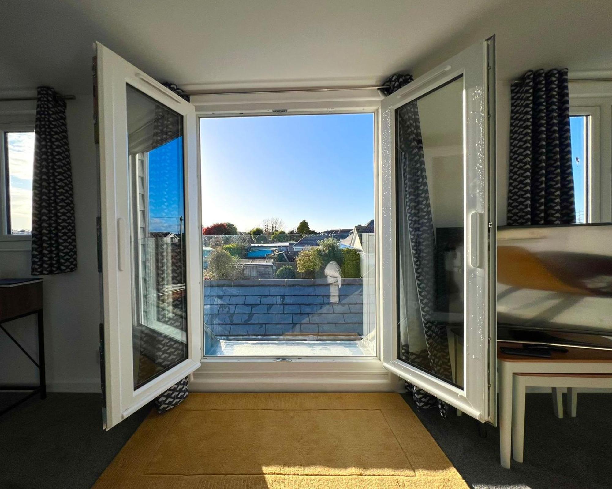 Seascape - Stylish Modern Apartment Barton on Sea Esterno foto