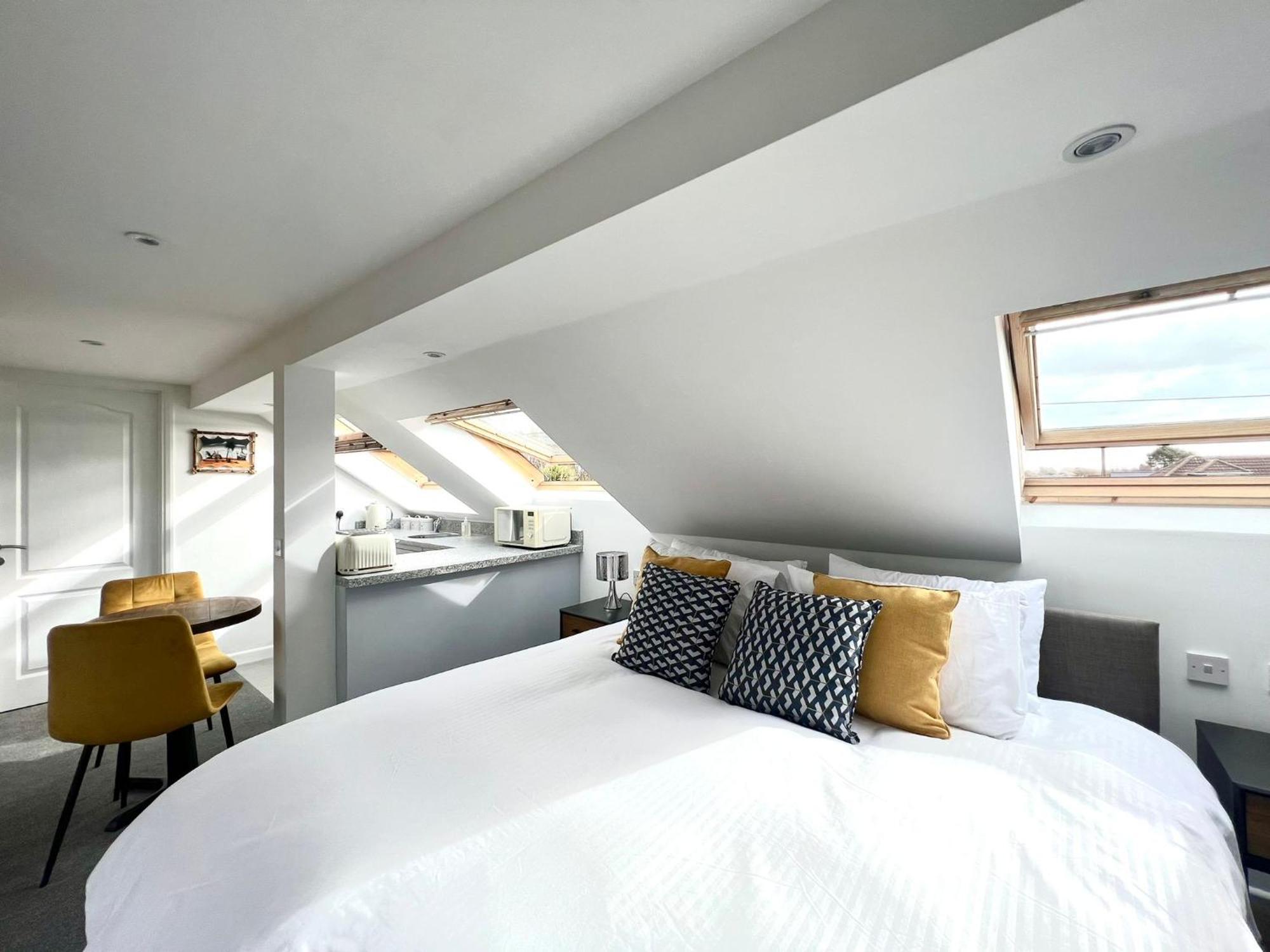 Seascape - Stylish Modern Apartment Barton on Sea Esterno foto