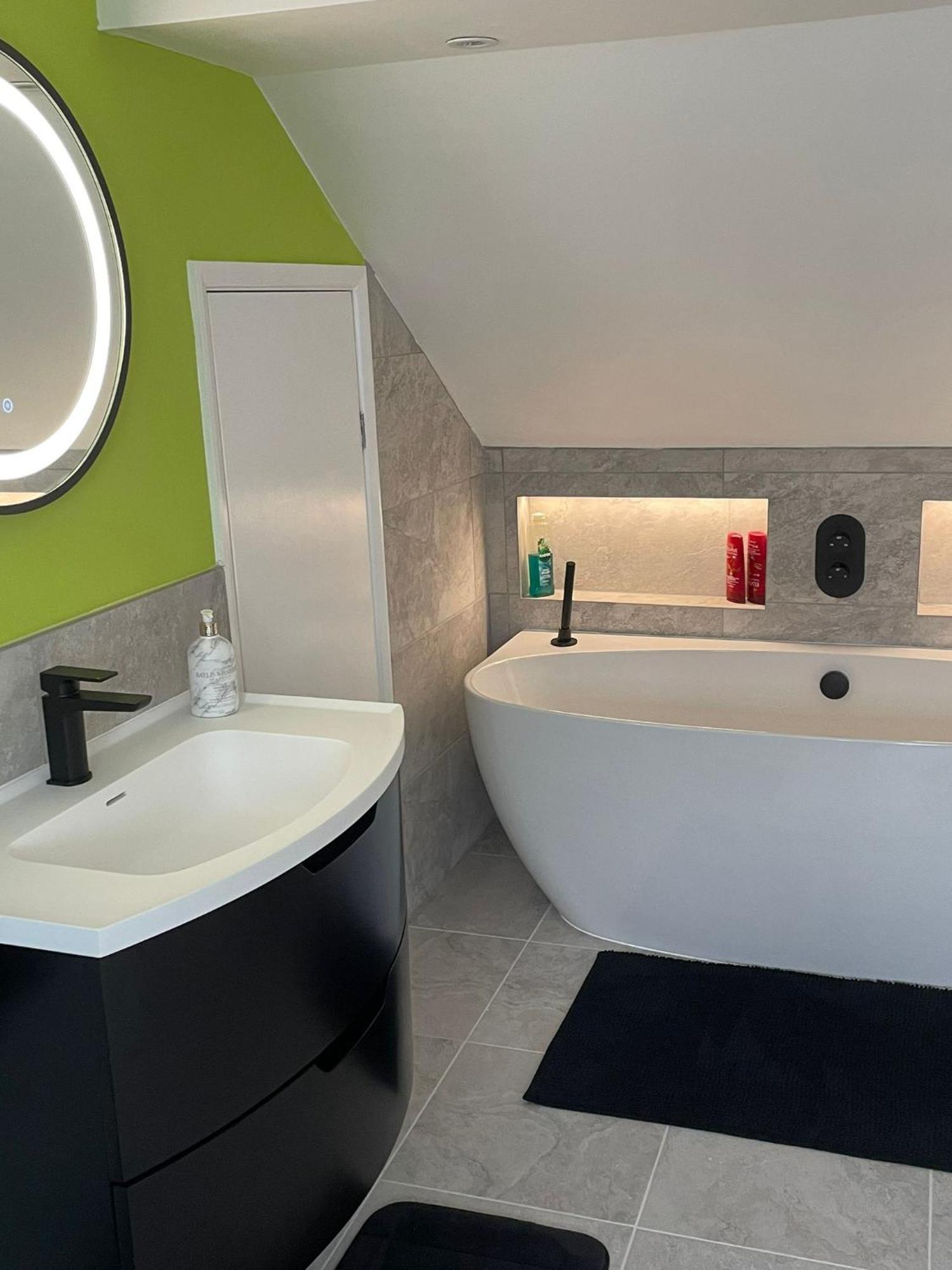 Seascape - Stylish Modern Apartment Barton on Sea Esterno foto